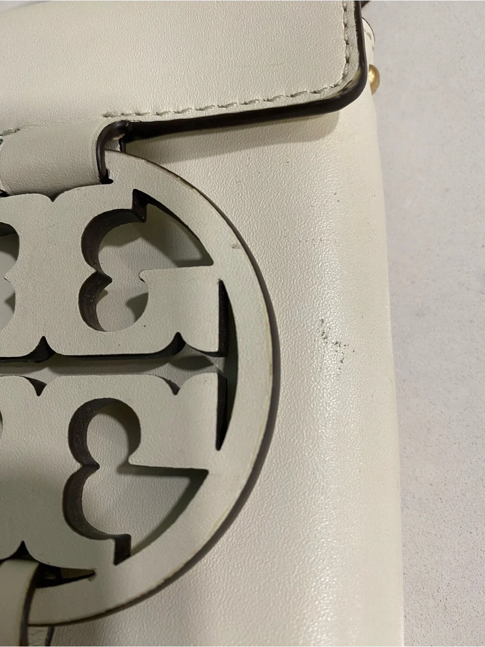 Tory Burch Cream Leather Miller phone Crossbody - Picture 4 of 15
